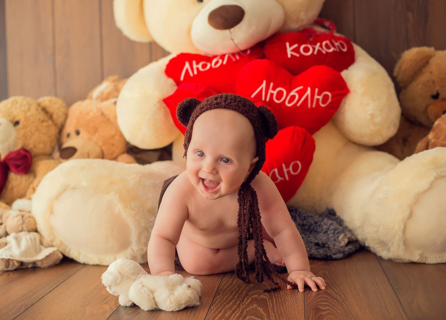 Delightful baby cake smash moment